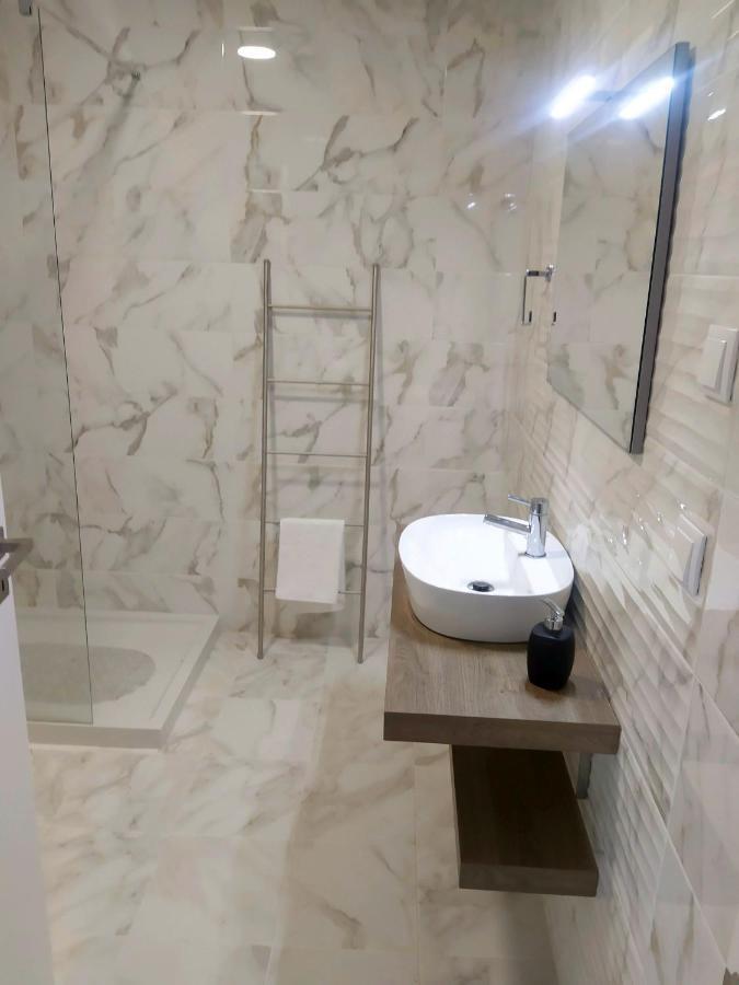 Hall 92 Quartos Com Wc Em Moradia Com Piscina A-Das-Lebres Лориш Екстер'єр фото