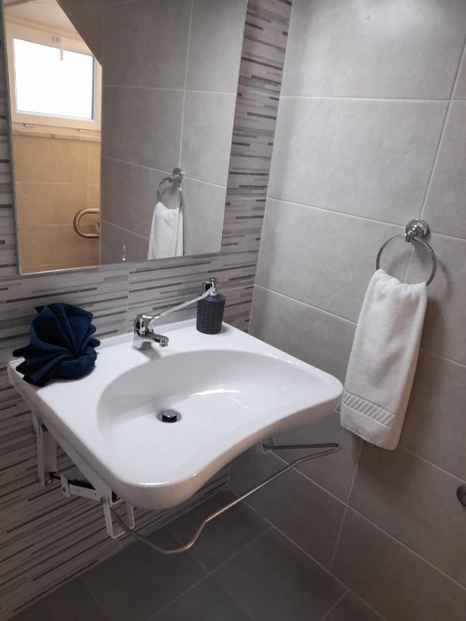 Hall 92 Quartos Com Wc Em Moradia Com Piscina A-Das-Lebres Лориш Екстер'єр фото